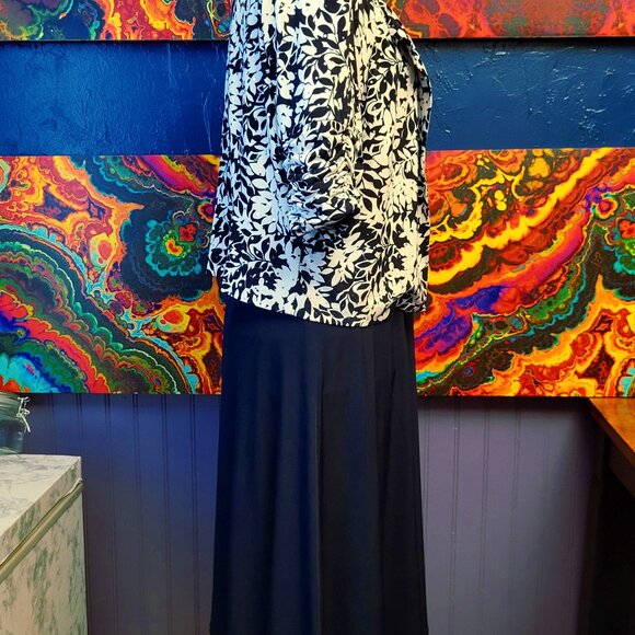 Jessica Howard ~ Sz 4P ~ Knee Length Dress With Shrug ~ *Excellent Condition - Picture 4 of 12